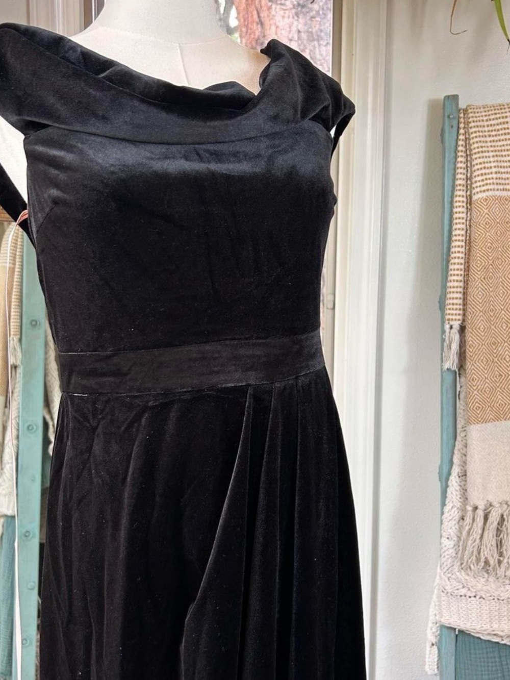 Lulu's Black Strapless Velvet Evening Gown - Picture 6 of 11